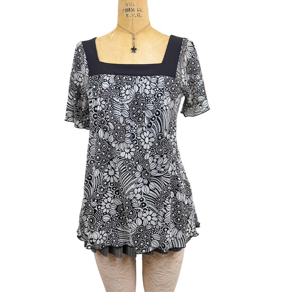 Apostrophe Black White Floral Mesh Babydoll Top Flutter Sleeve Whimsigoth Size M